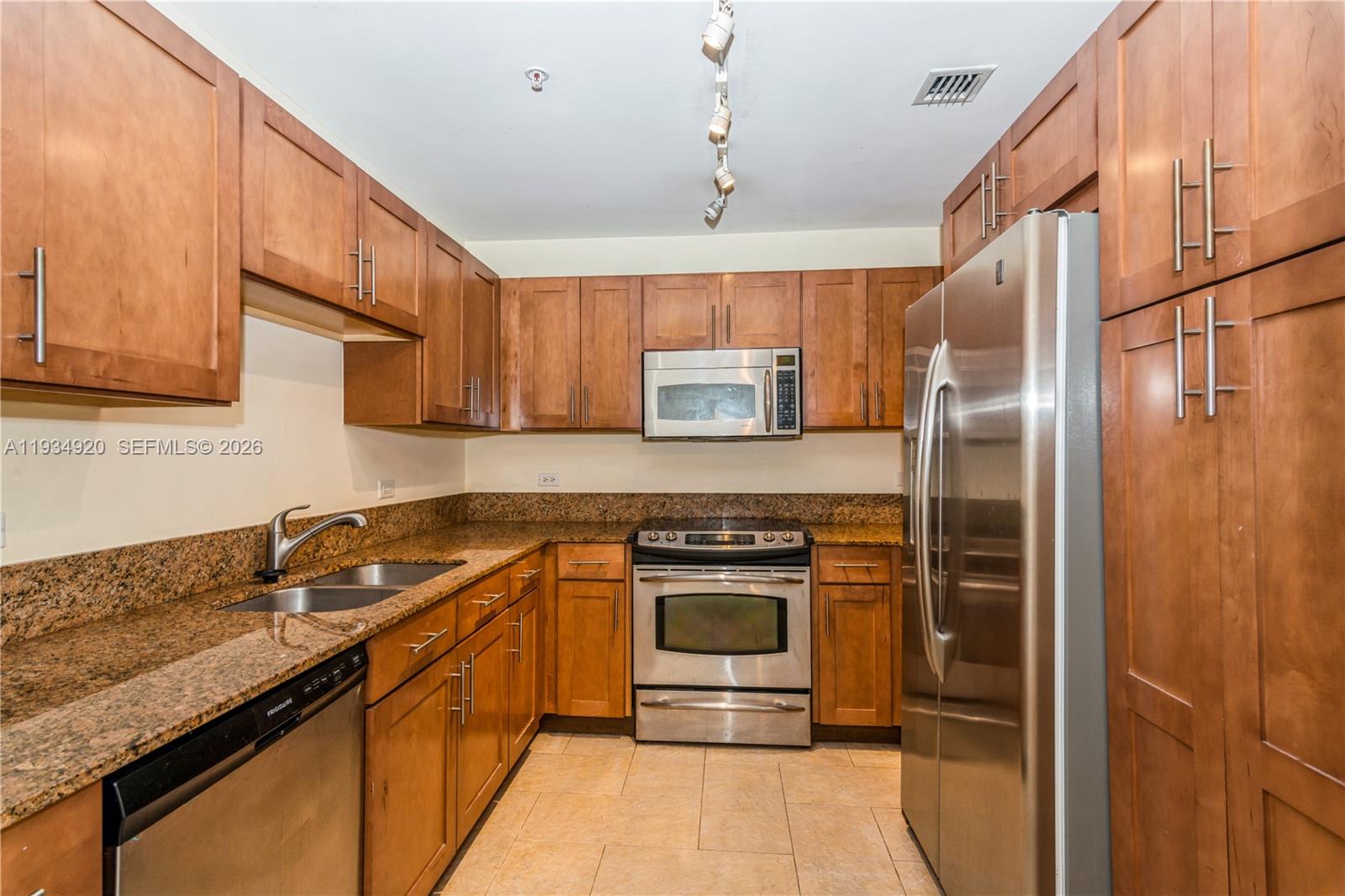 COLONNADE AT DADELAND SW - Residential