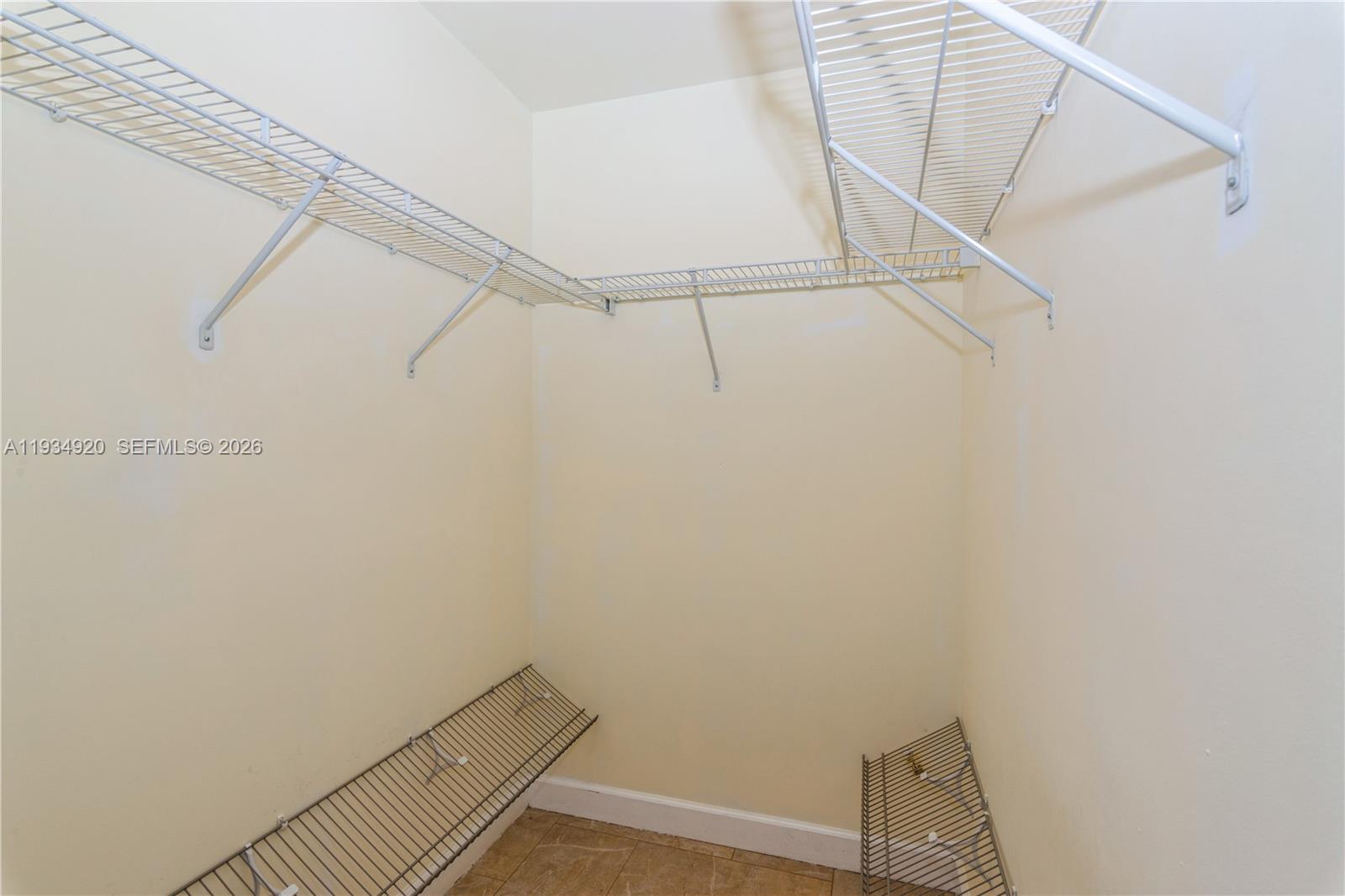 COLONNADE AT DADELAND SW - Residential