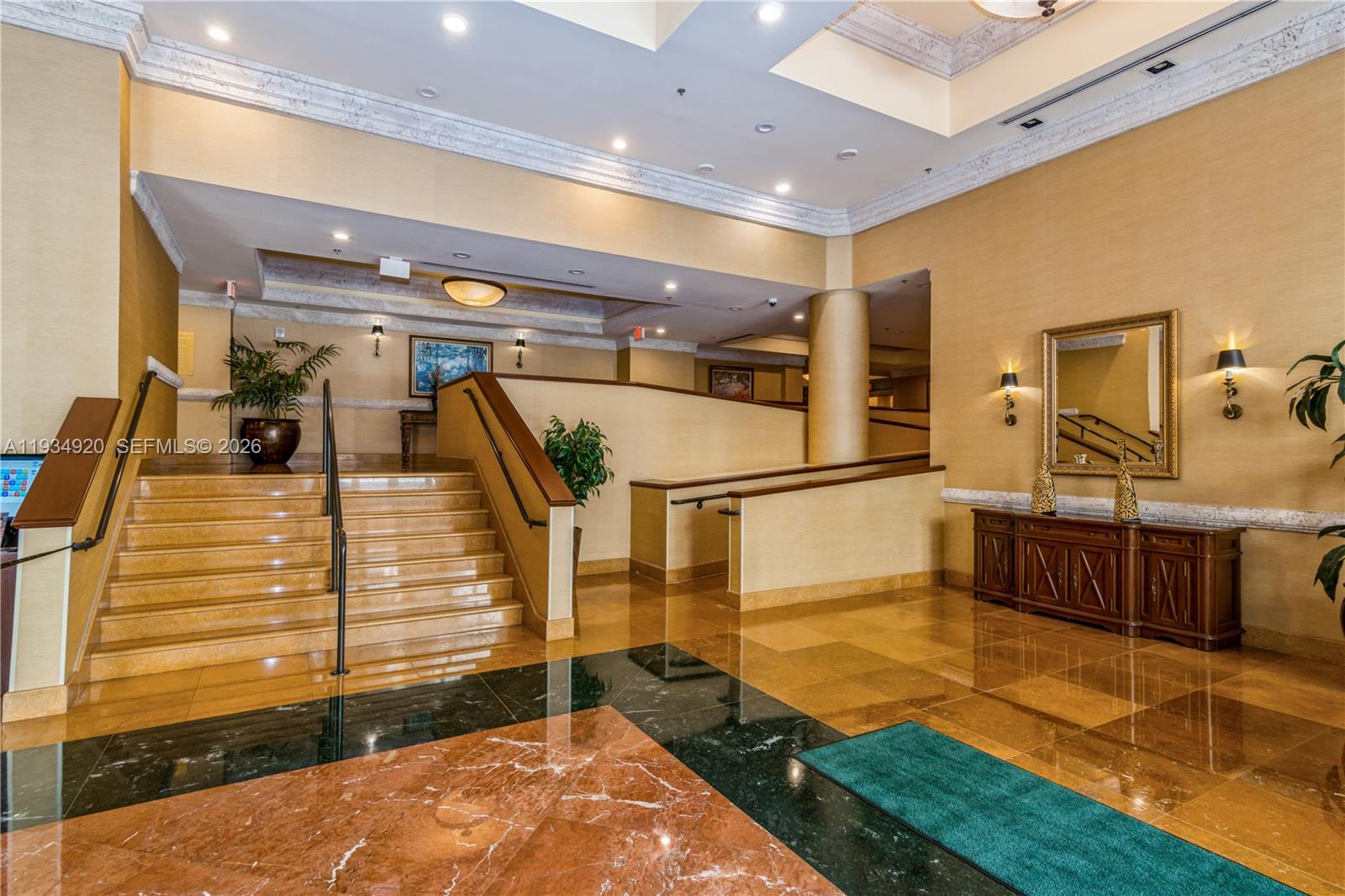 COLONNADE AT DADELAND SW - Residential