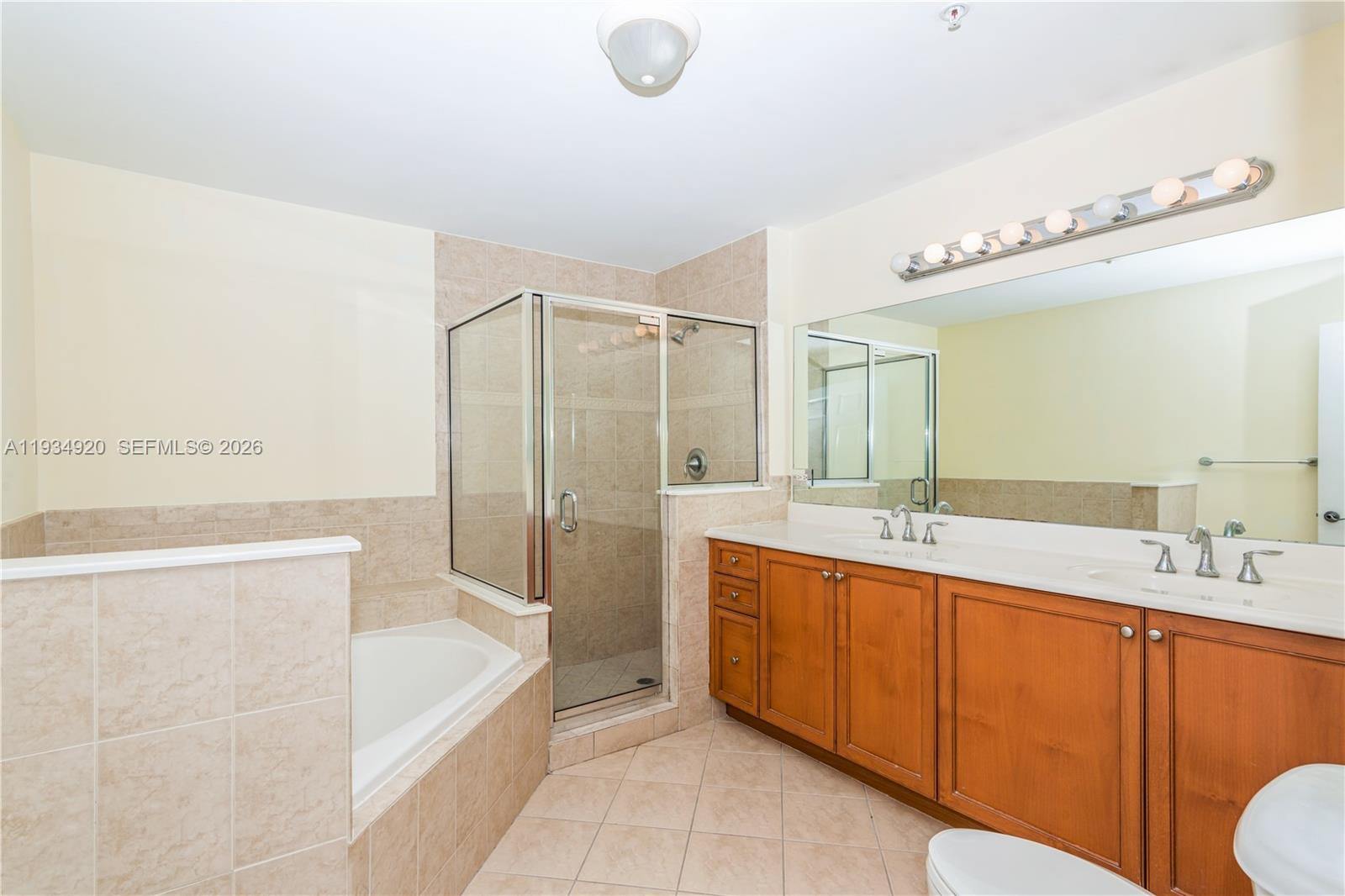 COLONNADE AT DADELAND SW - Residential