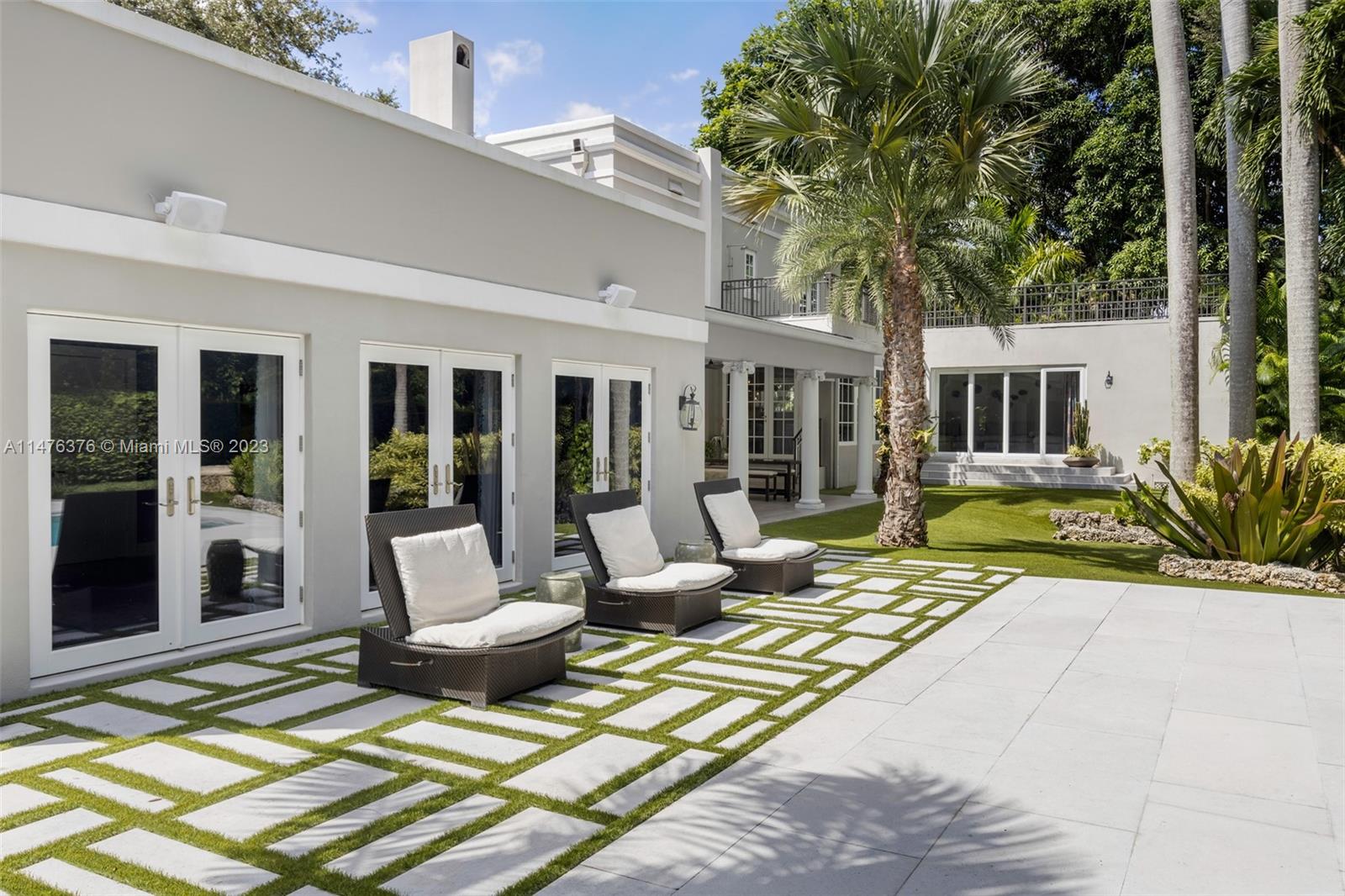 LEAFY WAY - Residential