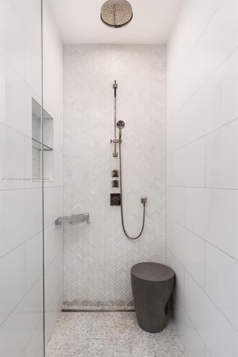 LEAFY WAY - Residential