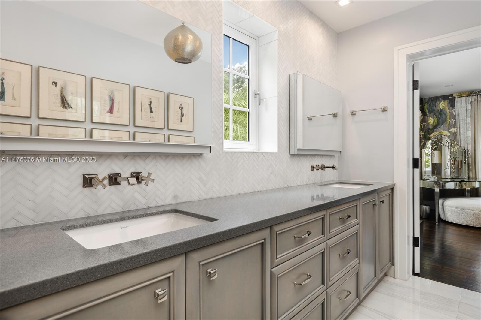 LEAFY WAY - Residential