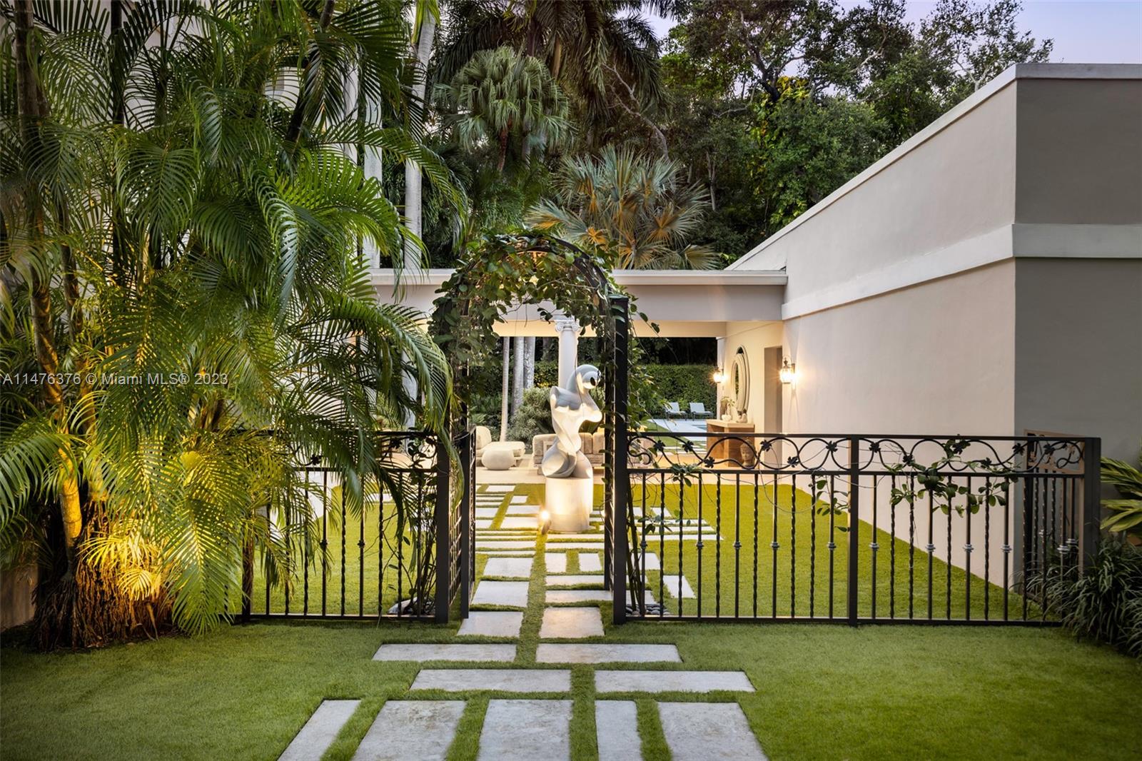 LEAFY WAY - Residential