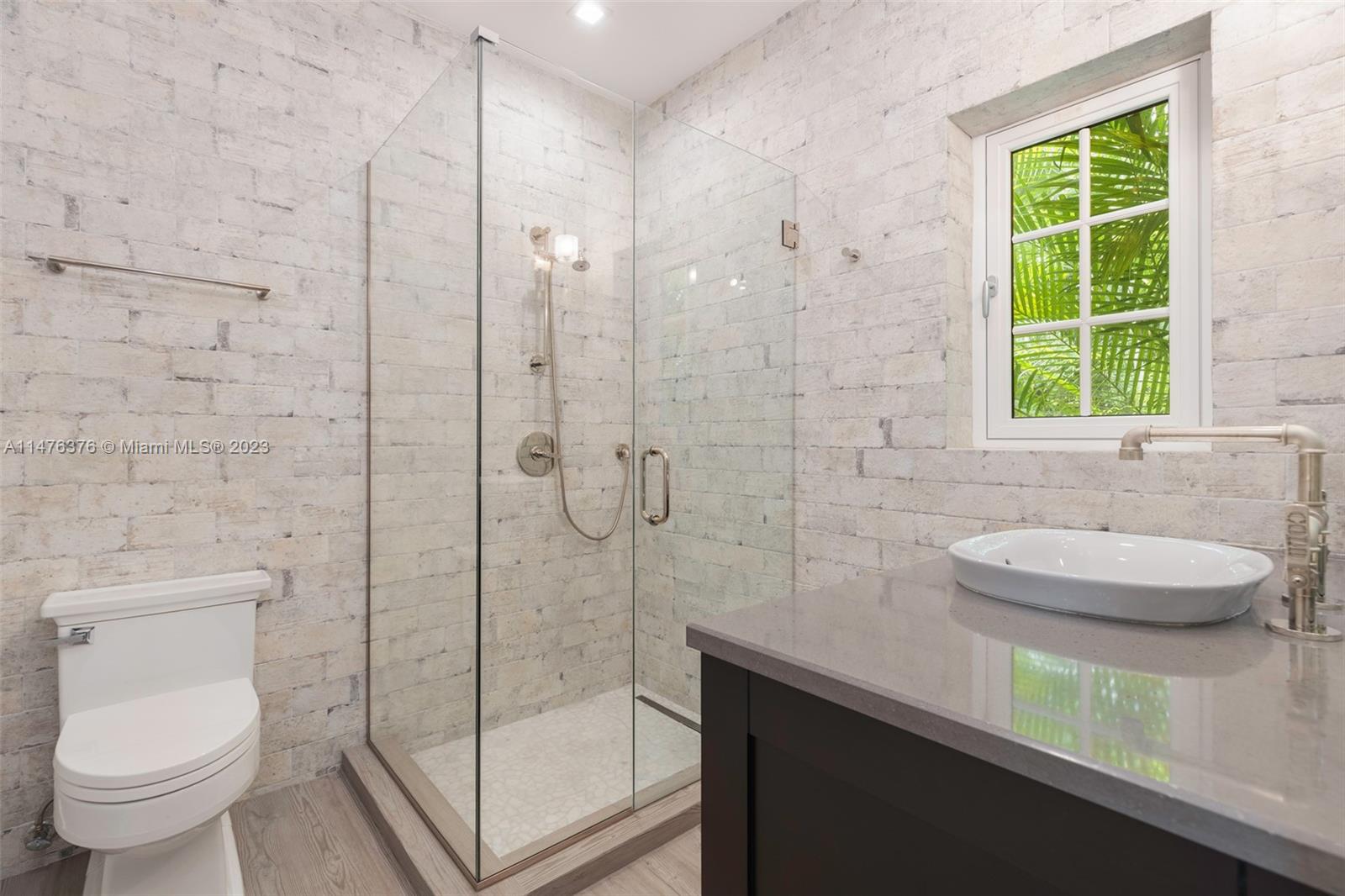 LEAFY WAY - Residential