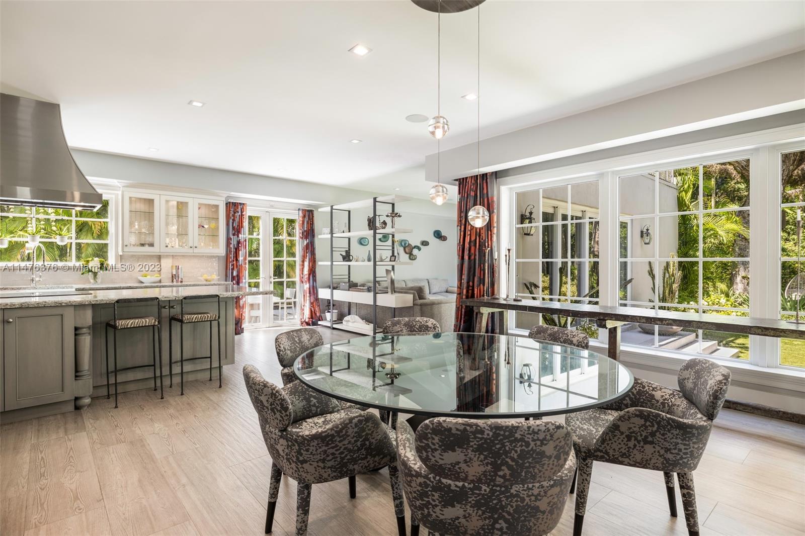 LEAFY WAY - Residential