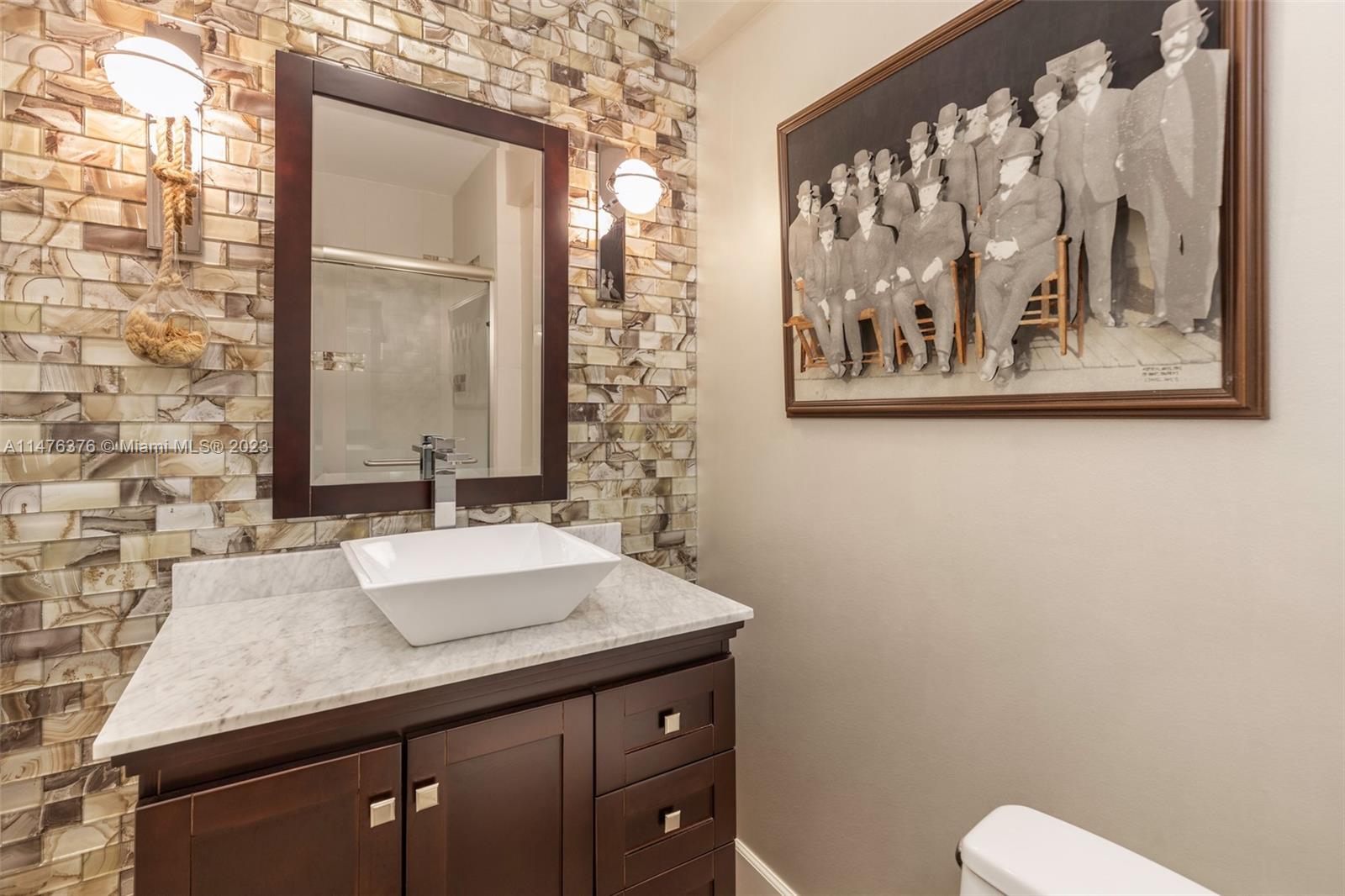 LEAFY WAY - Residential