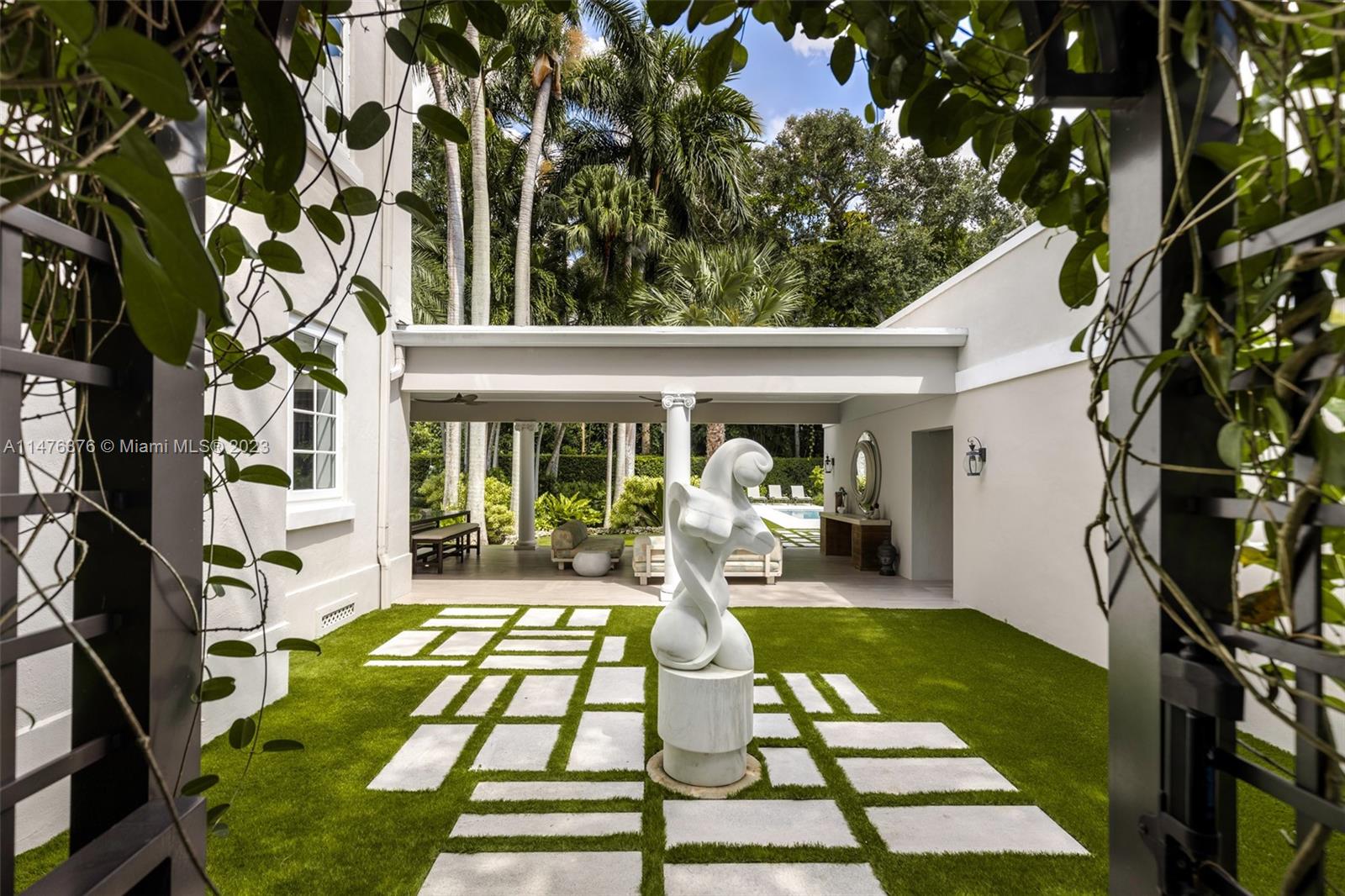 LEAFY WAY - Residential