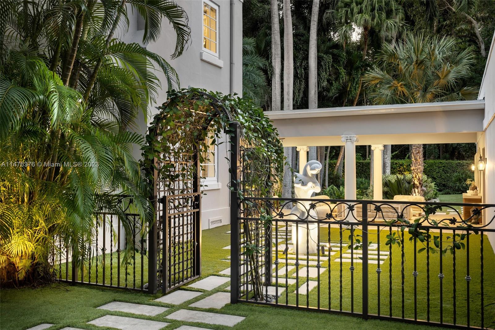 LEAFY WAY - Residential