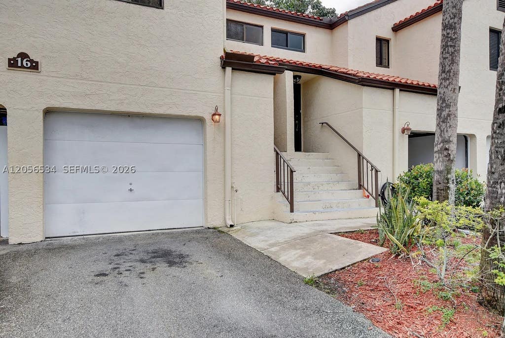 Photo of 16 Via De Casas Sur #201, Boynton Beach, FL 33426 (MLS # A12056534)