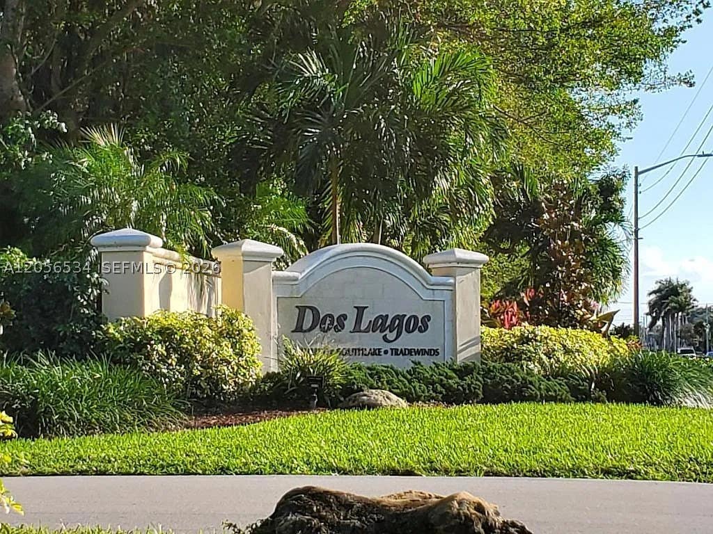 Photo of 16 Via De Casas Sur #201, Boynton Beach, FL 33426 (MLS # A12056534)