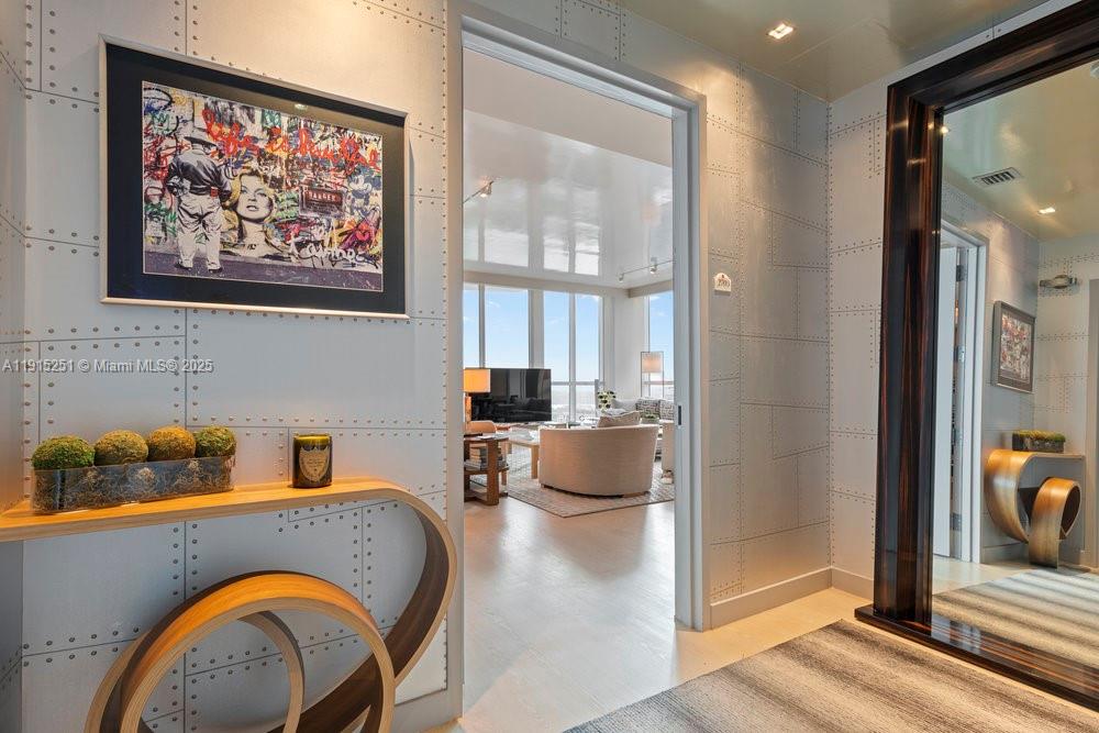 CONTINUUM ON SOUTH BEACH - Residential