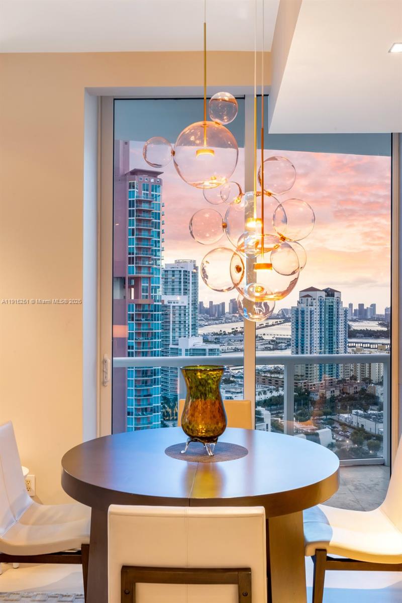 CONTINUUM ON SOUTH BEACH - Residential