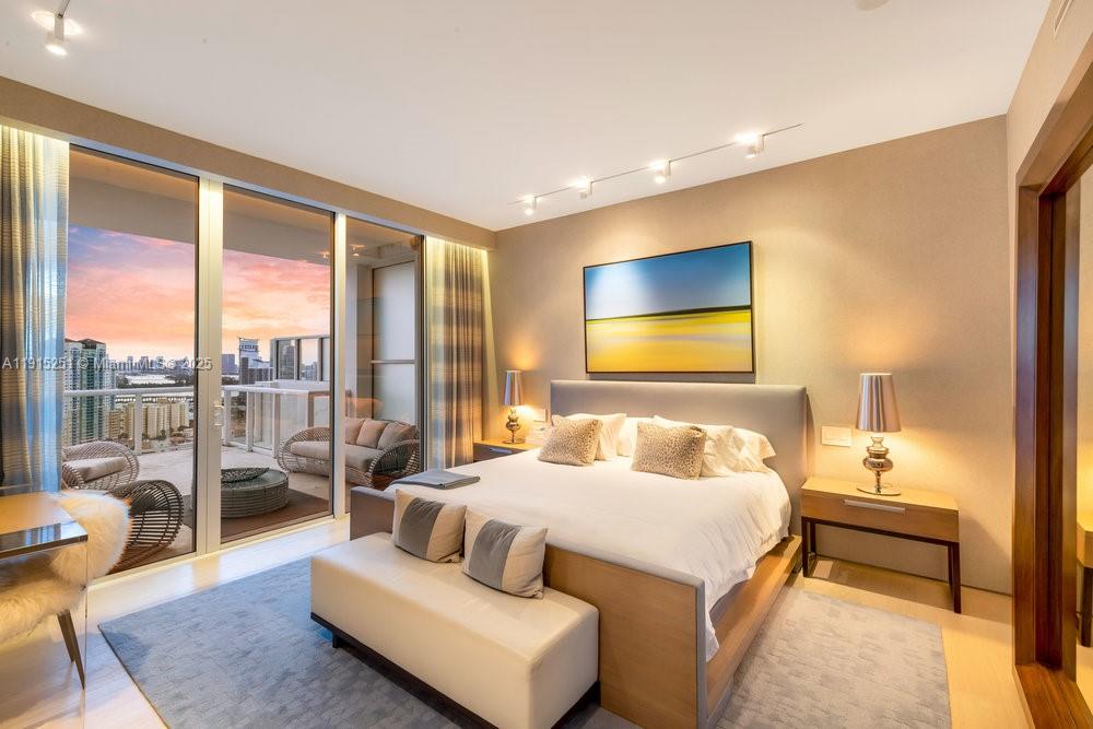 CONTINUUM ON SOUTH BEACH - Residential