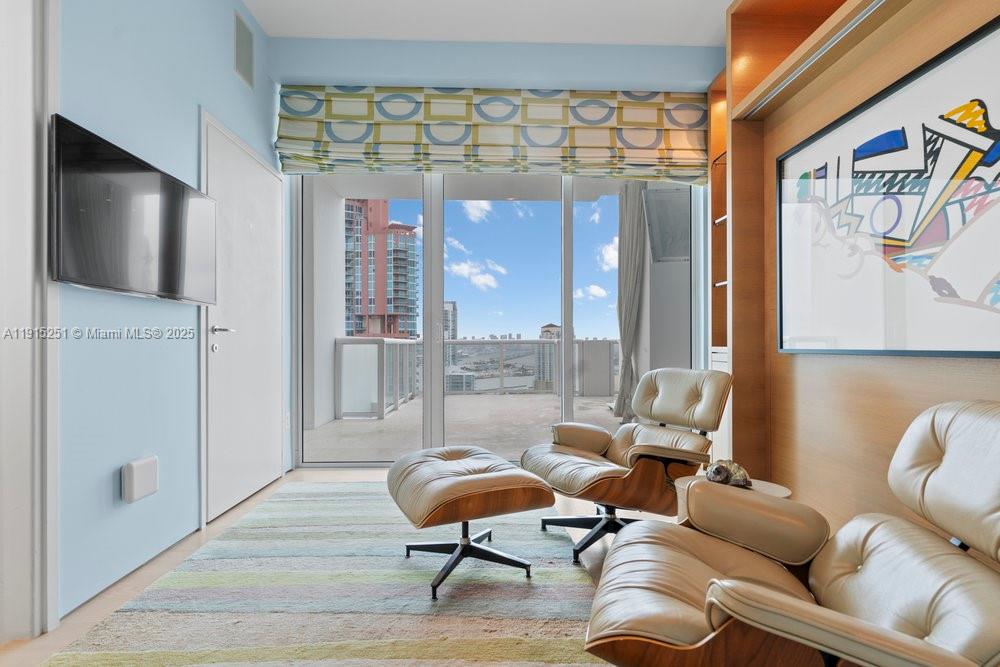 CONTINUUM ON SOUTH BEACH - Residential