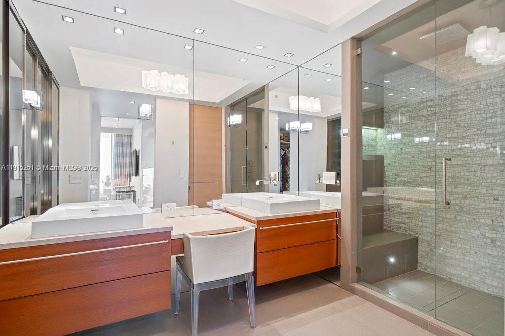 CONTINUUM ON SOUTH BEACH - Residential