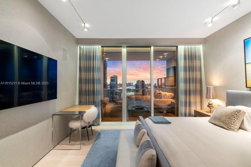 CONTINUUM ON SOUTH BEACH - Residential