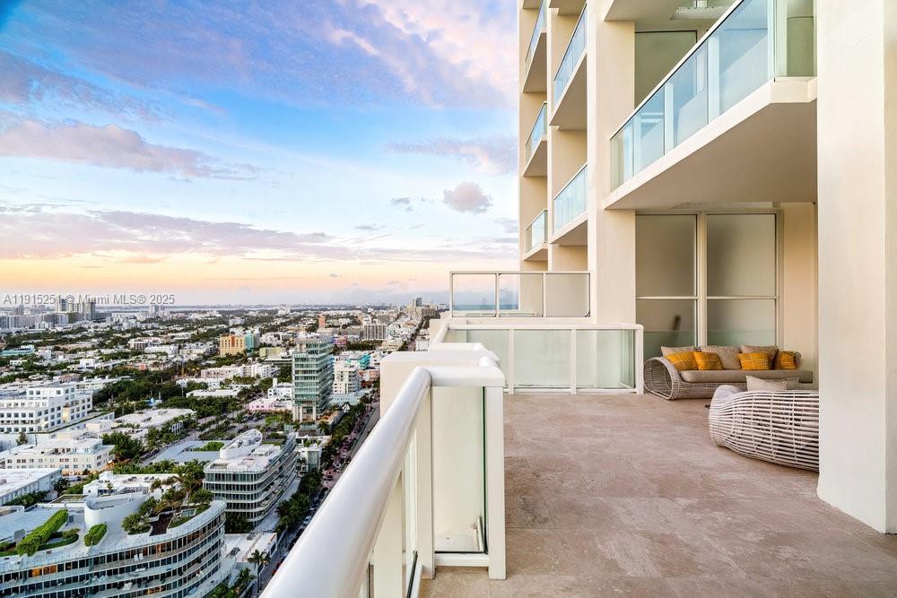 CONTINUUM ON SOUTH BEACH - Residential