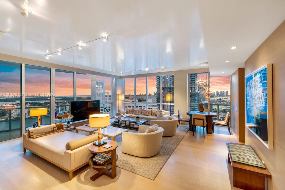 CONTINUUM ON SOUTH BEACH - Residential