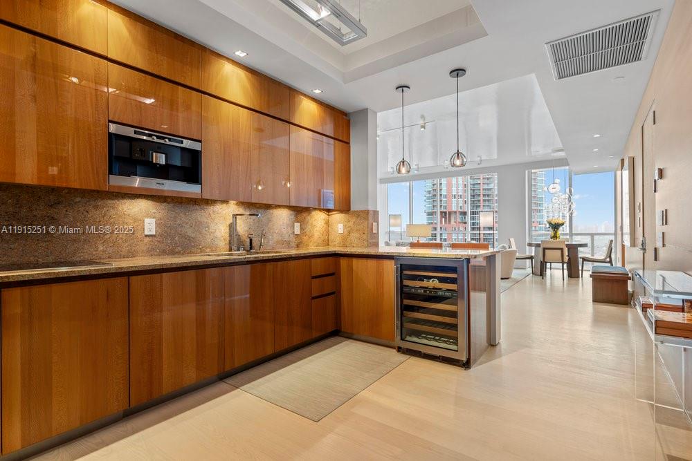 CONTINUUM ON SOUTH BEACH - Residential