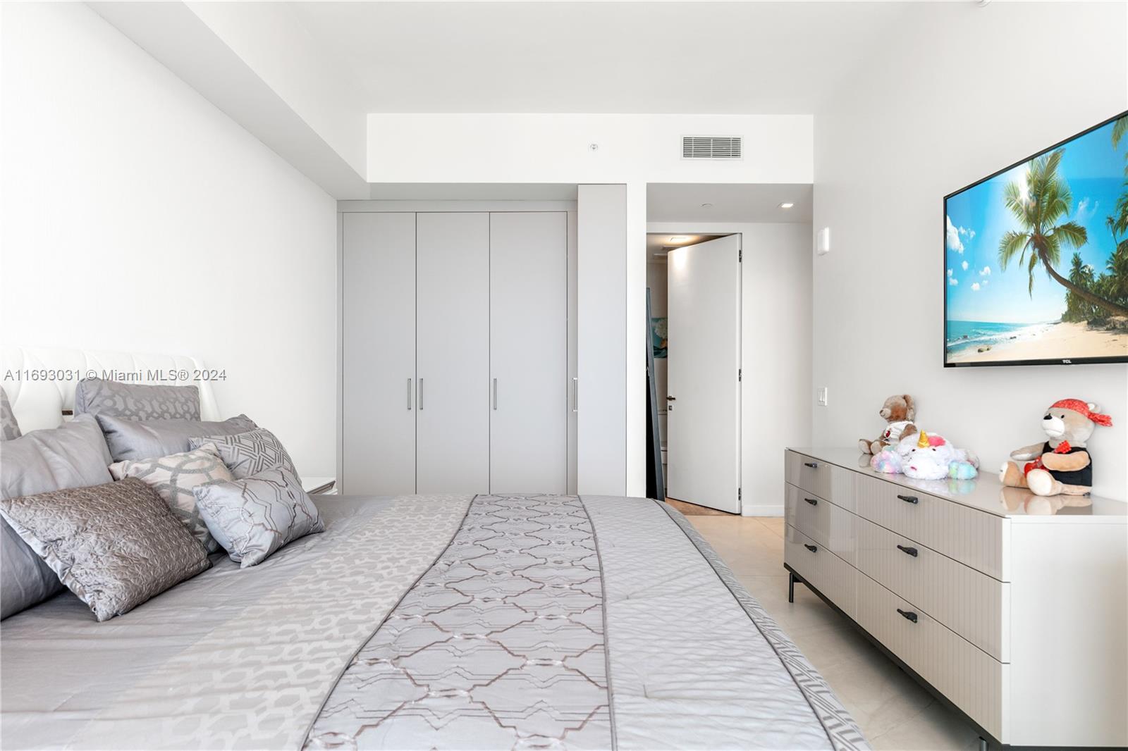 18975 COLLINS CONDO - Residential