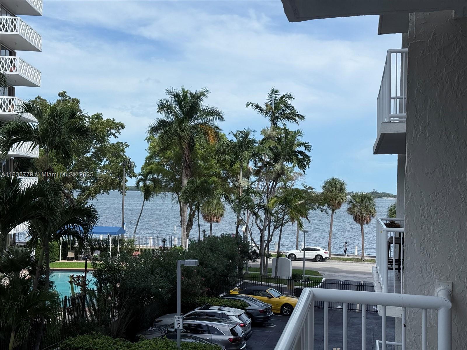 1440 Brickell Bay Dr 307