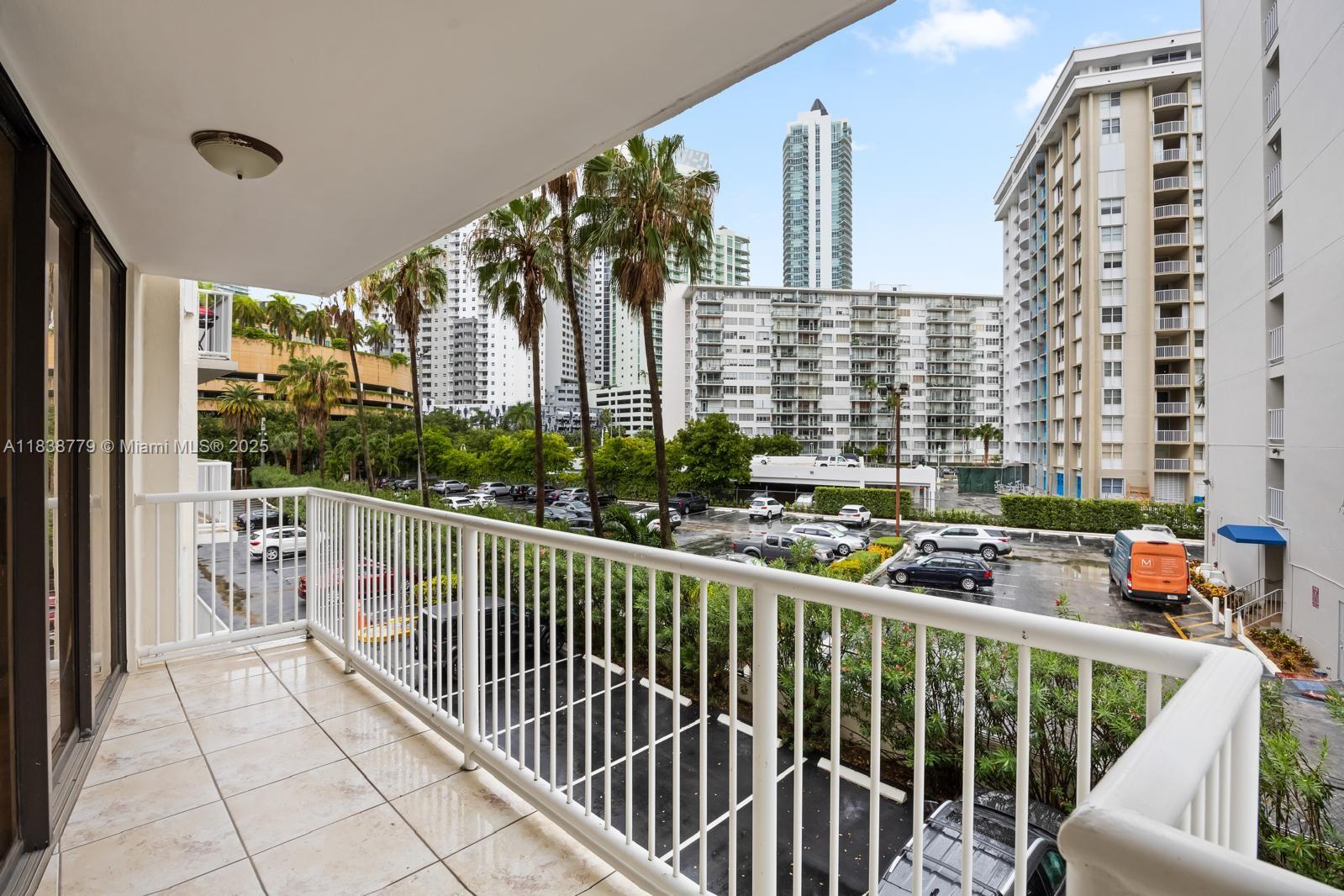 1440 Brickell Bay Dr 307