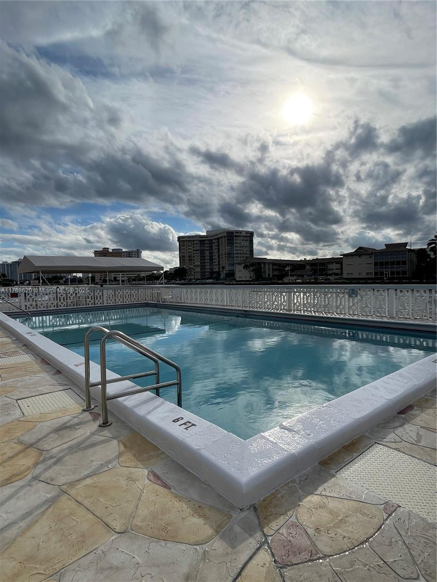 IMPERIAL TOWERS NORTH CON - Residential