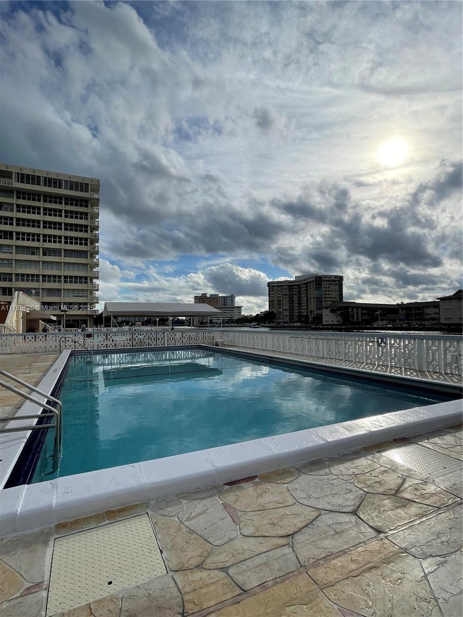 IMPERIAL TOWERS NORTH CON - Residential
