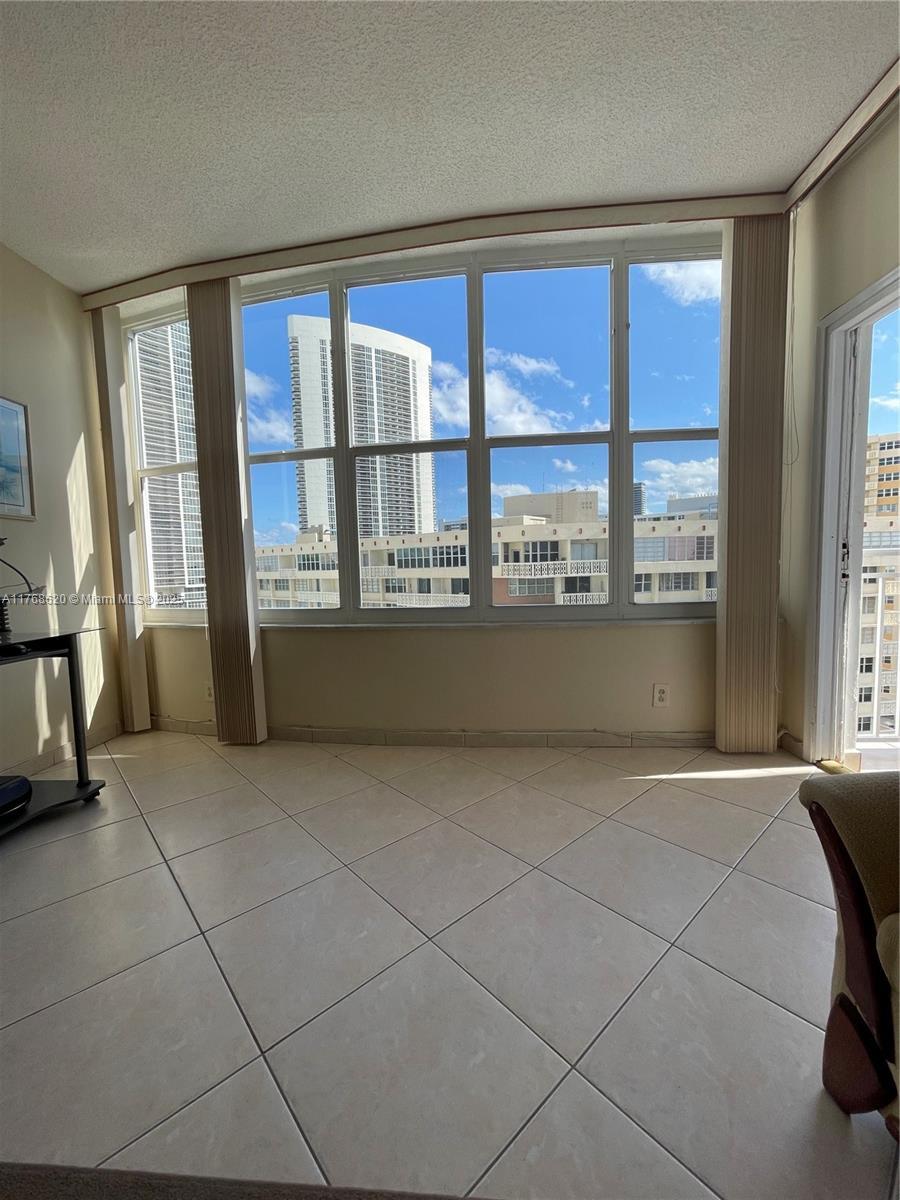 IMPERIAL TOWERS NORTH CON - Residential
