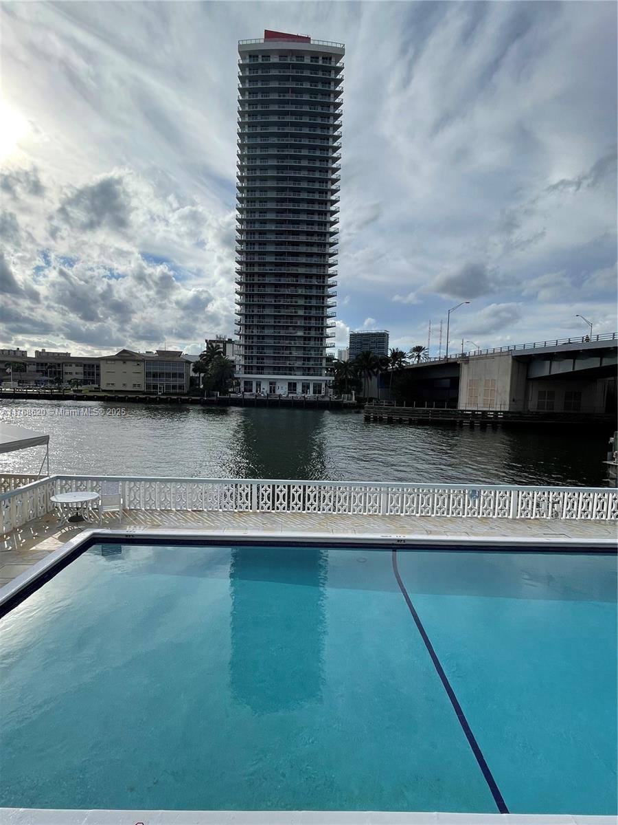 IMPERIAL TOWERS NORTH CON - Residential