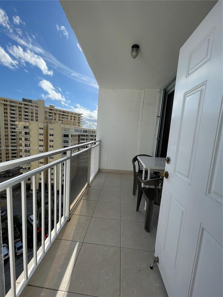 IMPERIAL TOWERS NORTH CON - Residential