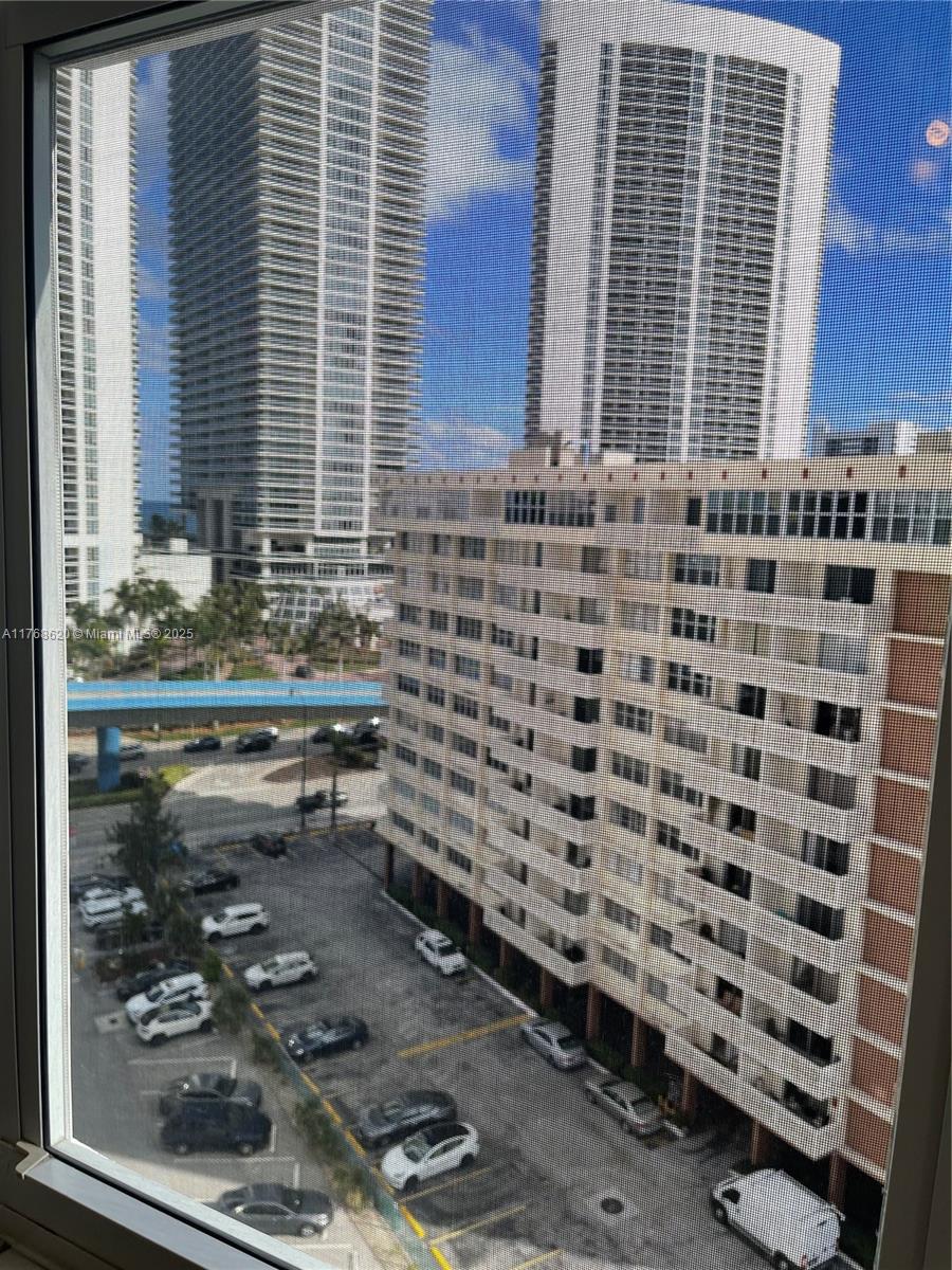 IMPERIAL TOWERS NORTH CON - Residential