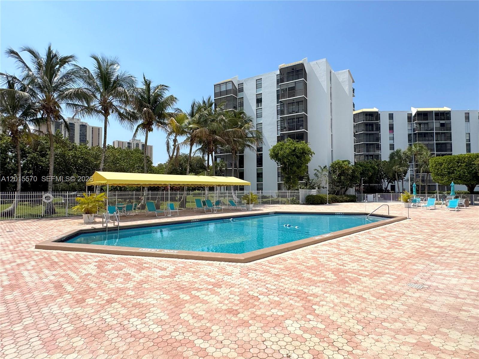 20400 W Country Club Dr 209