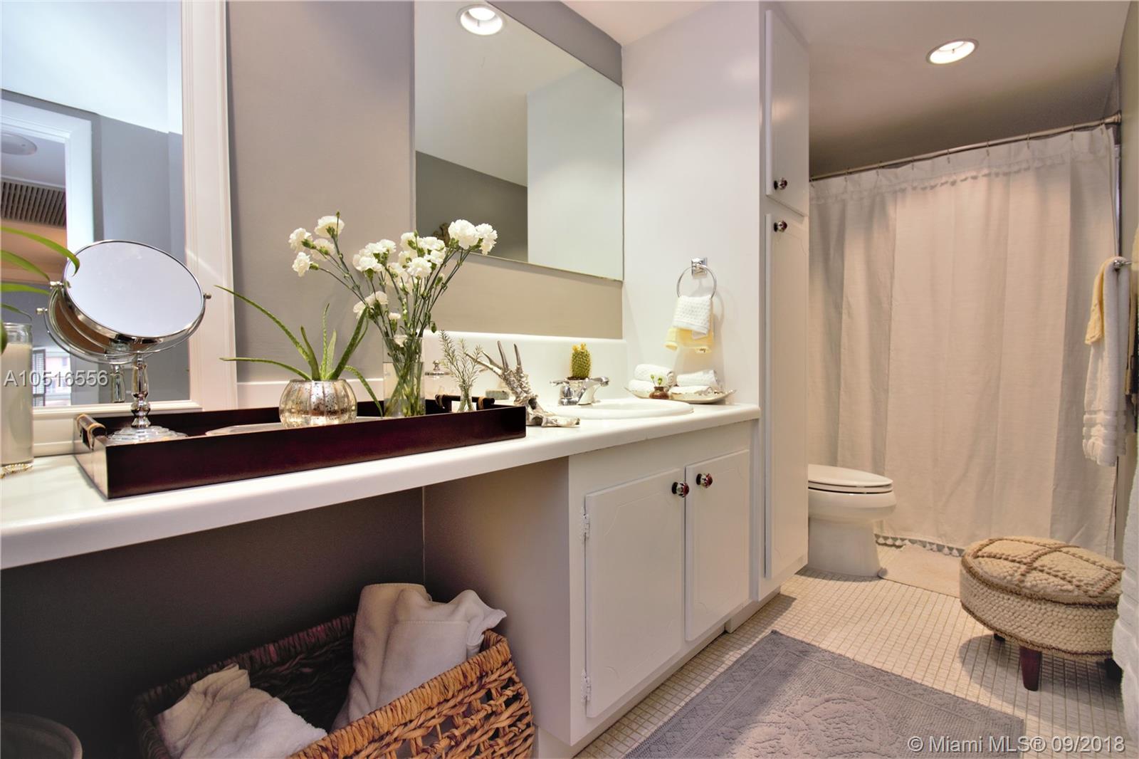 GABLES WATERWAY TOWERS CO - Residential Lease