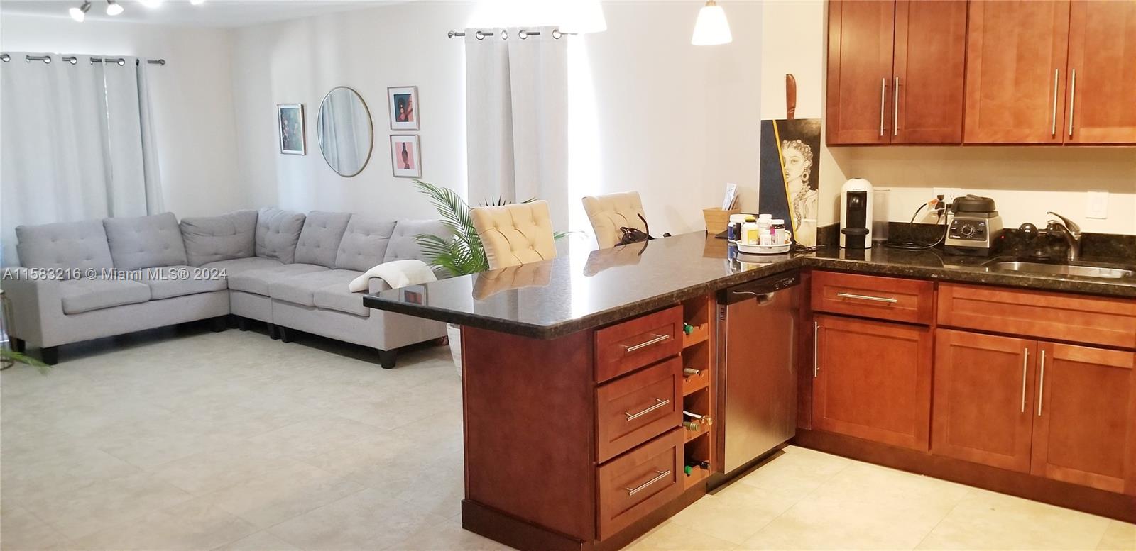DADELAND GROVE CONDO - Residential Lease