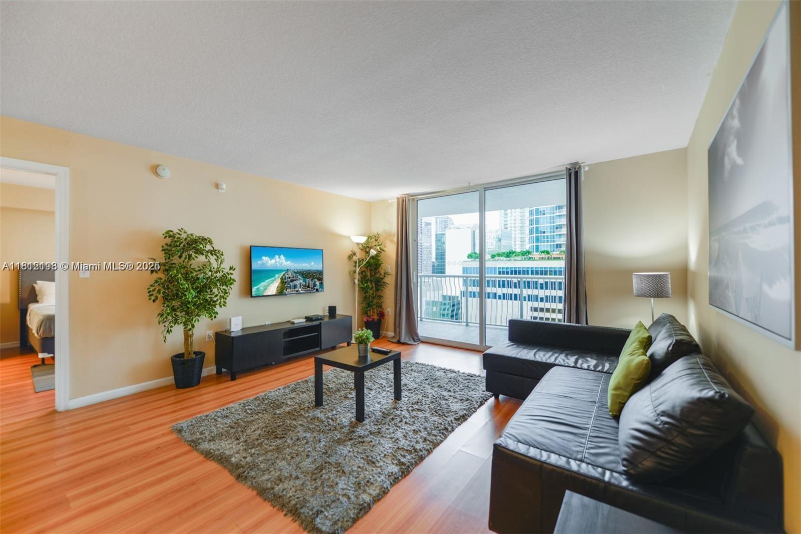 Amazing Location, at the heart of the Brickell Financial District. Great Investment Opportunity. Corporate rentals and shorte term allowed. 2 Pools, Gym and Spa.Great ROI - Fully Furnished. There are no special assessments. Pets: up to two pets are allowed (some restrictions)
Big price reduction 20K Bring me offers today. PRICE TO SELL