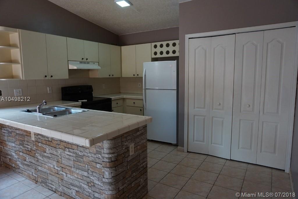 LE MIRAGE - Residential Lease