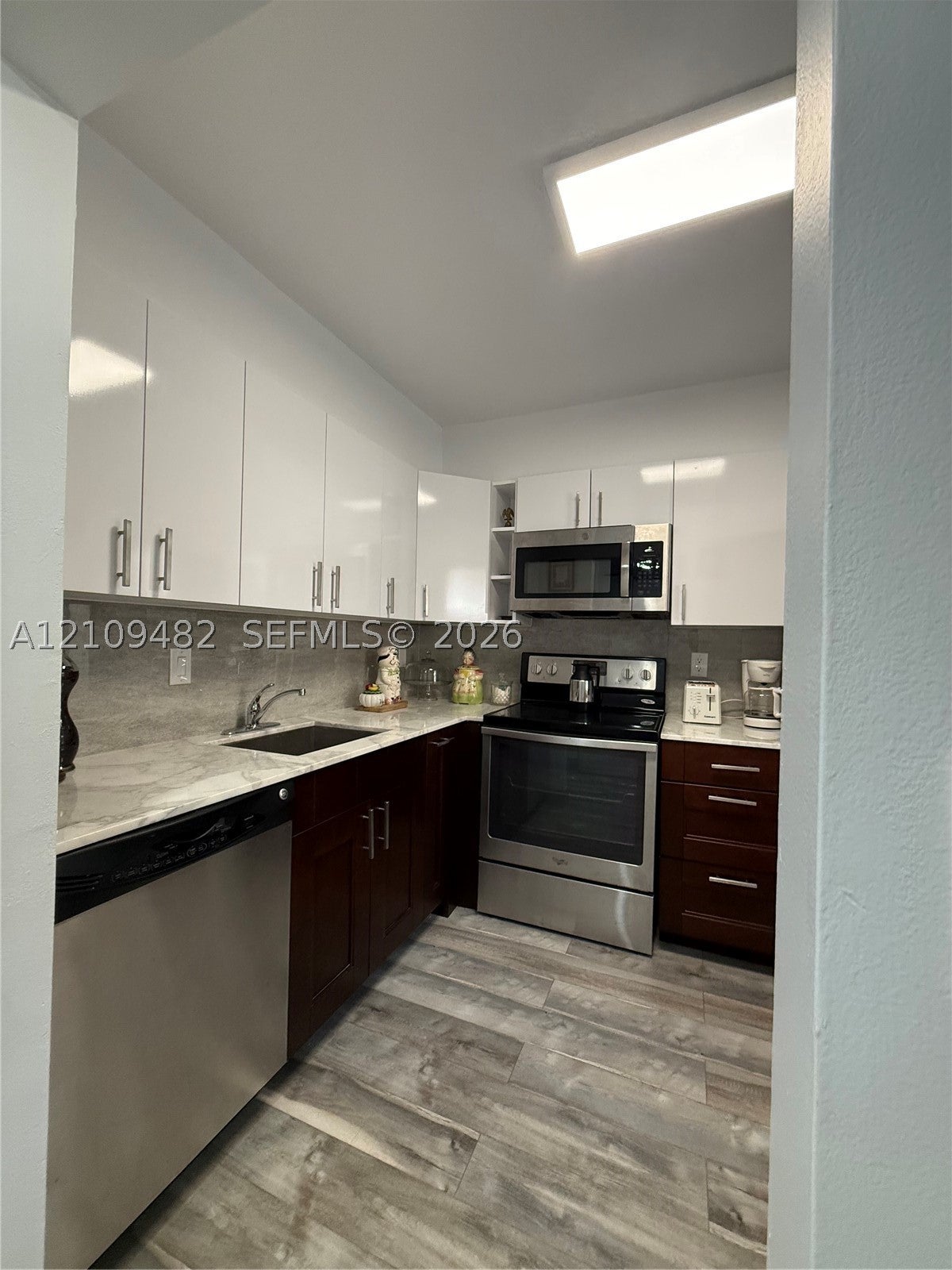 2811 Somerset Dr 200
