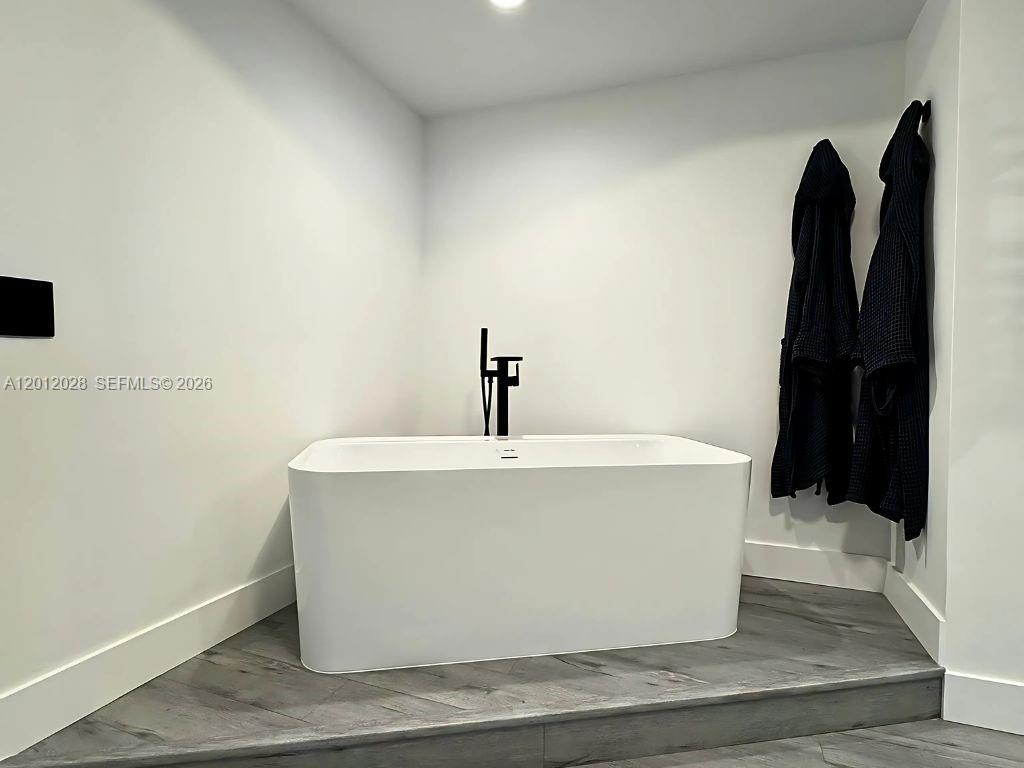 THE OAKS I CONDO - Residential
