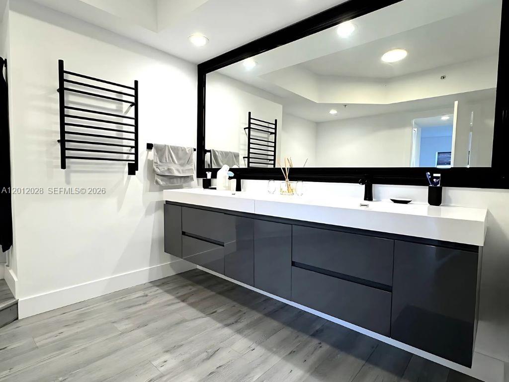 THE OAKS I CONDO - Residential