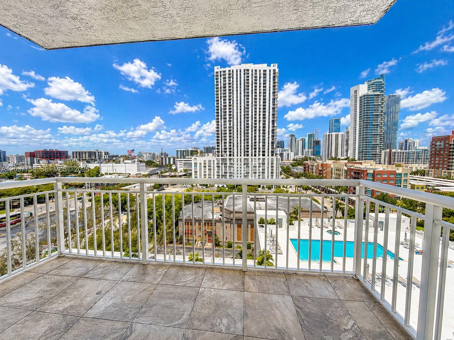 1800 BISCAYNE PLAZA CONDO - Residential