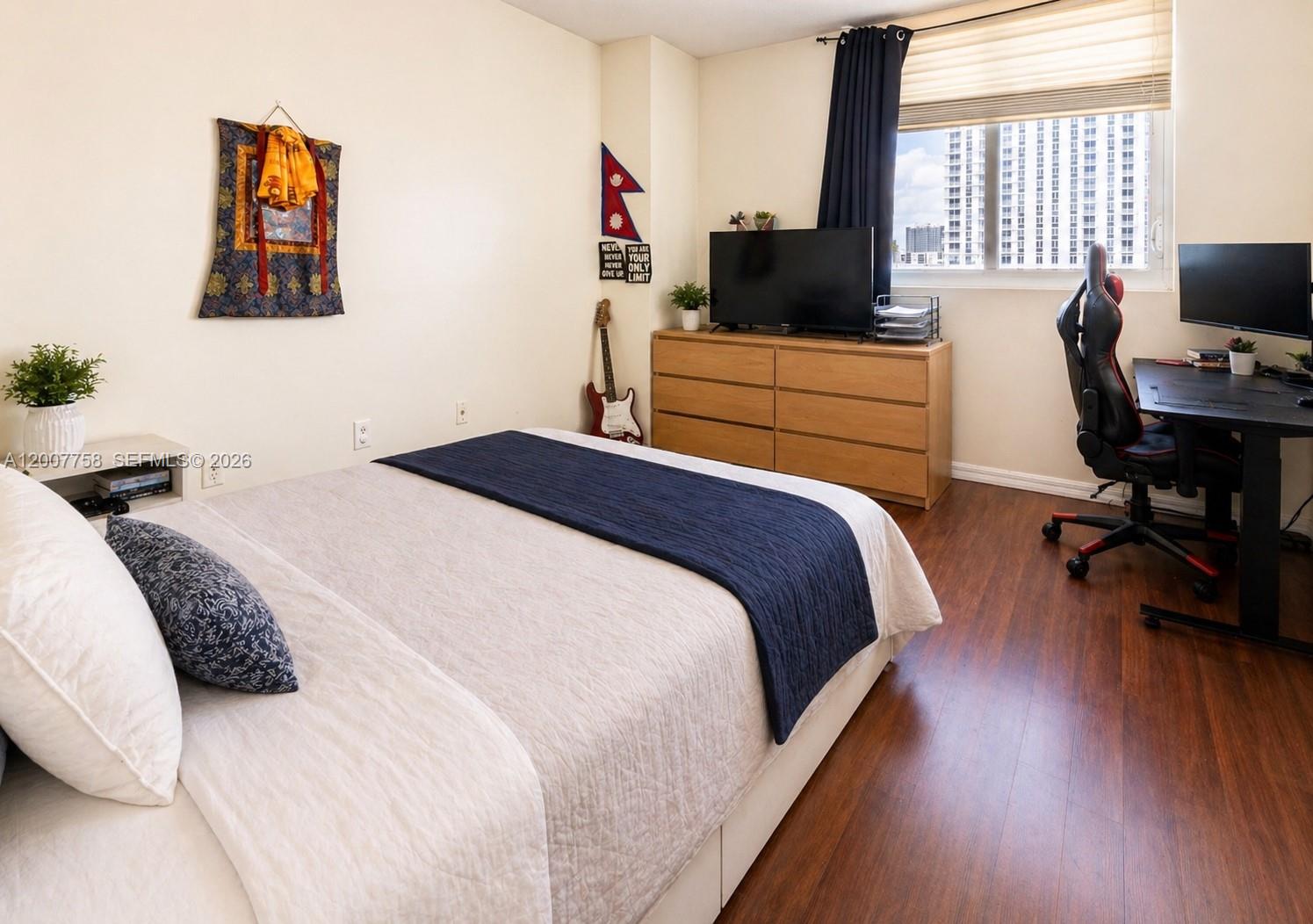 1800 BISCAYNE PLAZA CONDO - Residential