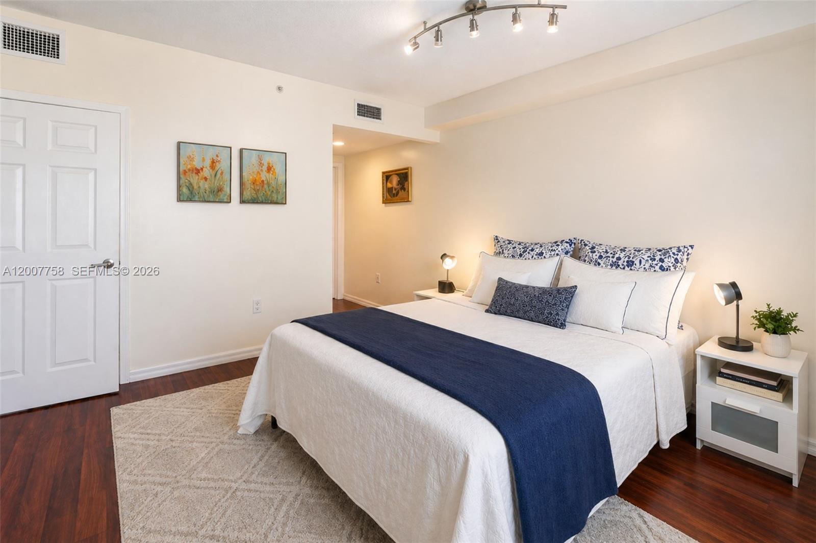 1800 BISCAYNE PLAZA CONDO - Residential