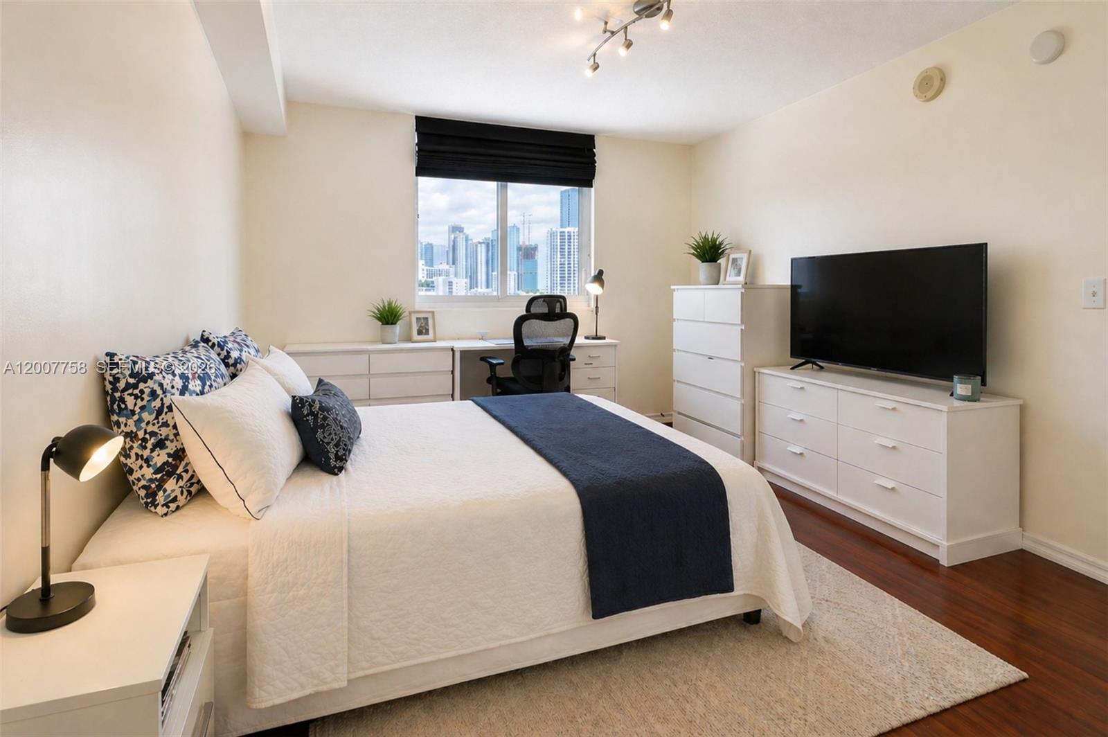 1800 BISCAYNE PLAZA CONDO - Residential