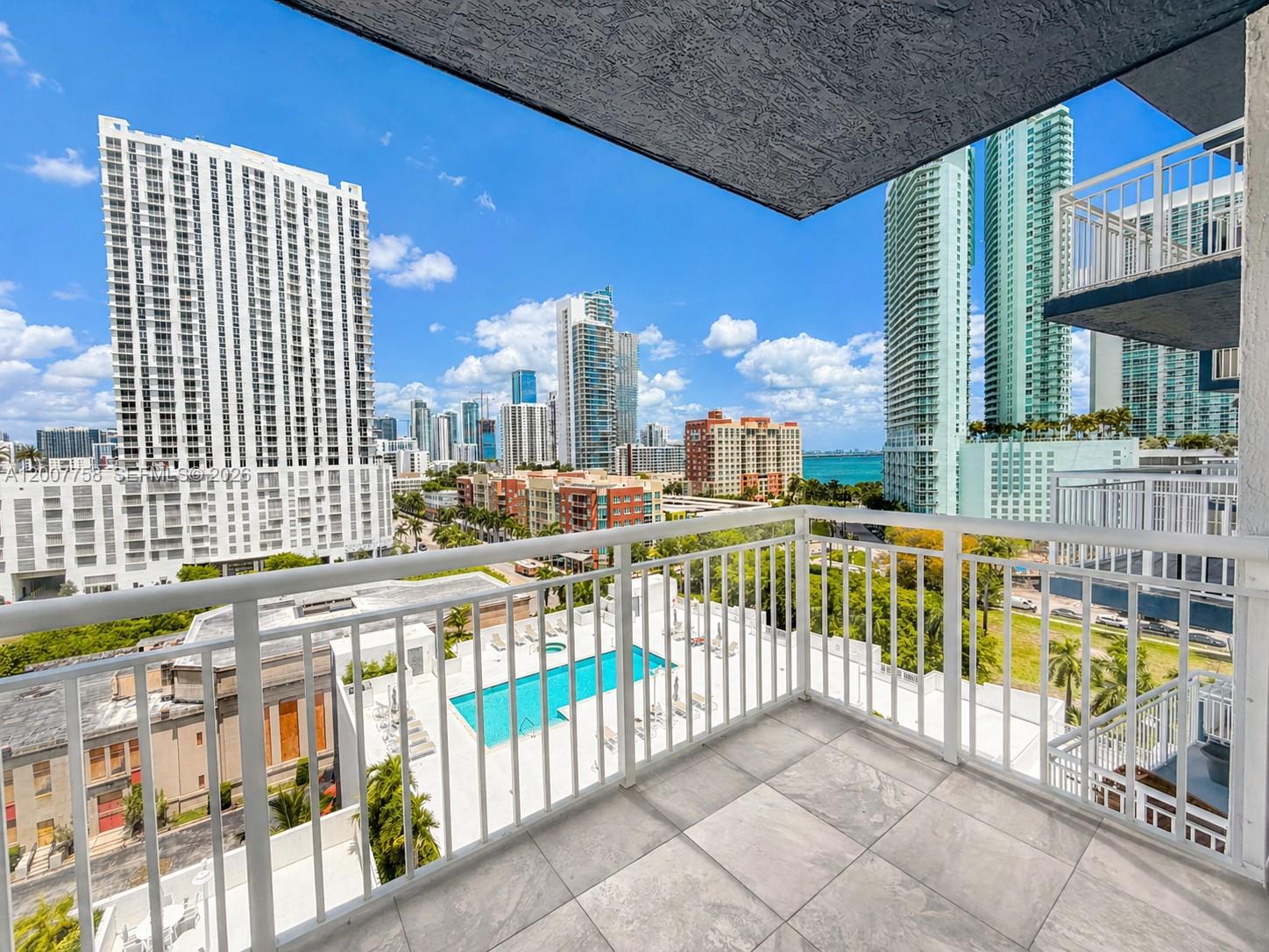 1800 BISCAYNE PLAZA CONDO - Residential