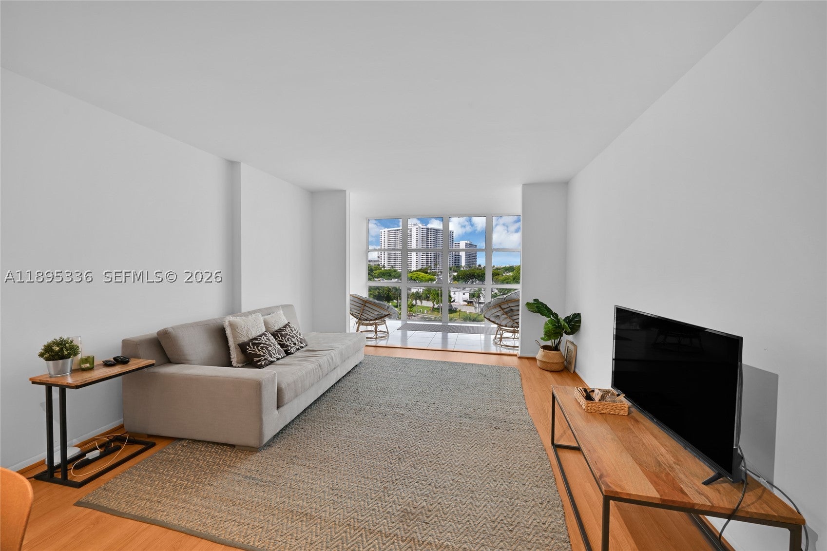 800 Parkview Dr 605