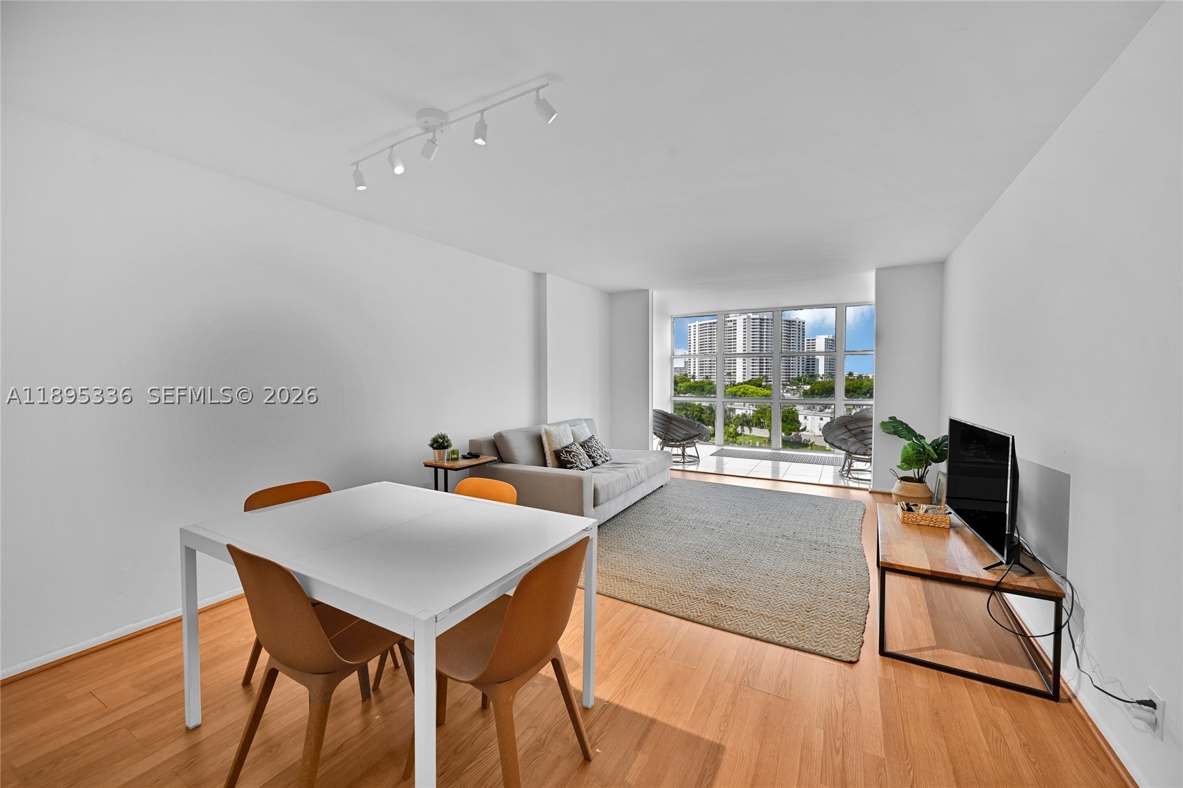 800 Parkview Dr 605 - Image 1