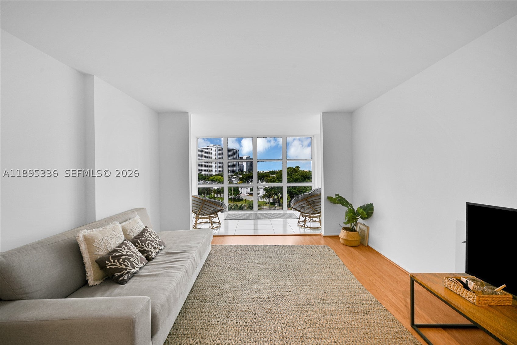 800 Parkview Dr 605