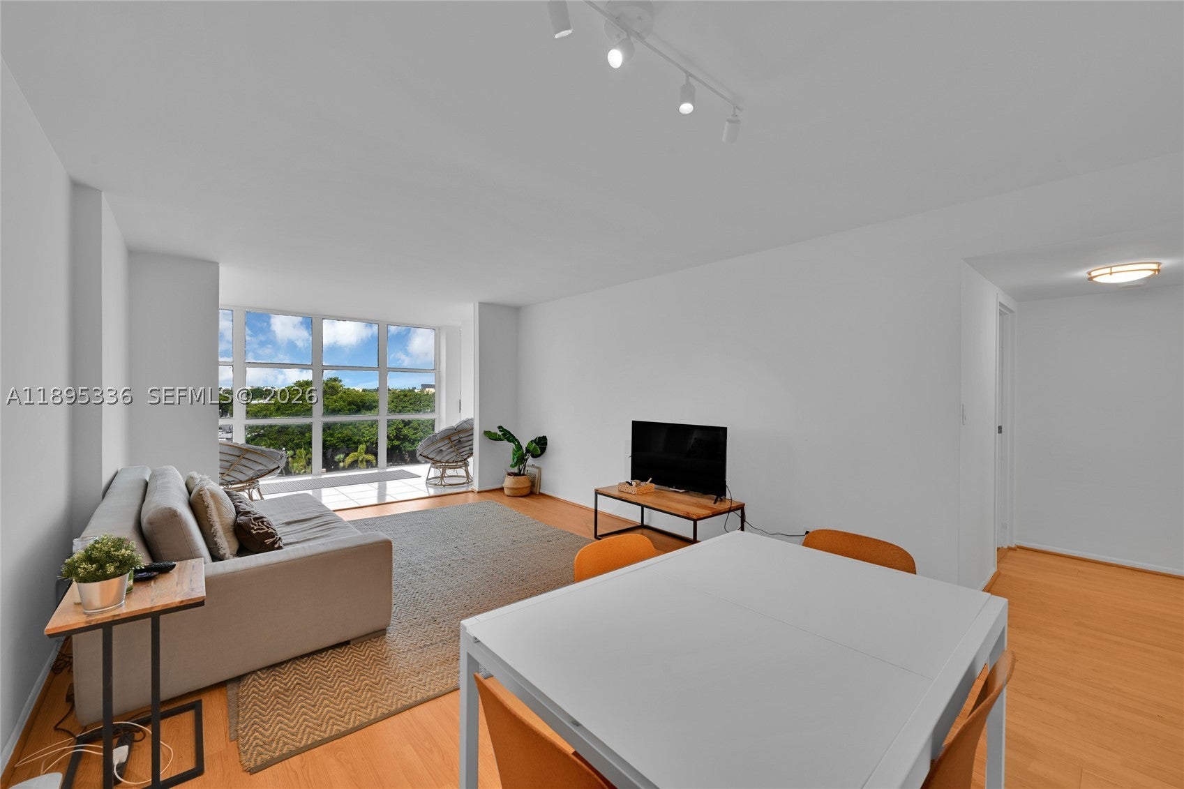 800 Parkview Dr 605